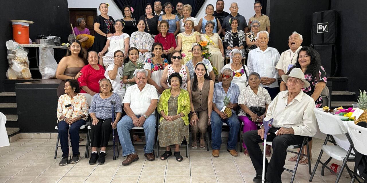 Celebra DIF aniversarios de grupos de la tercera edad
