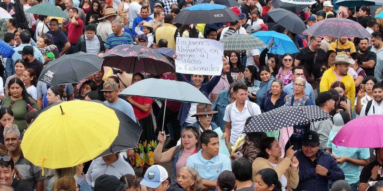En Nayarit: Deportistas y cientos de nayaritas marchan a favor de la construcción del Estadio Nicolás Álvarez Ortega.
