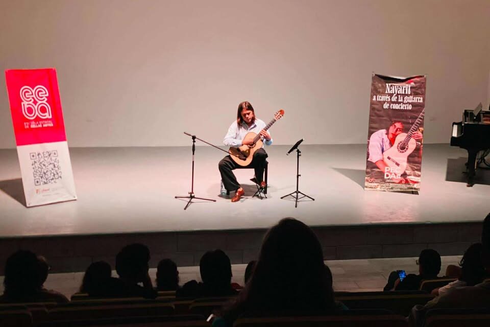 Paolo Sainz promueve el talento nayarita con concierto de guitarra clásica