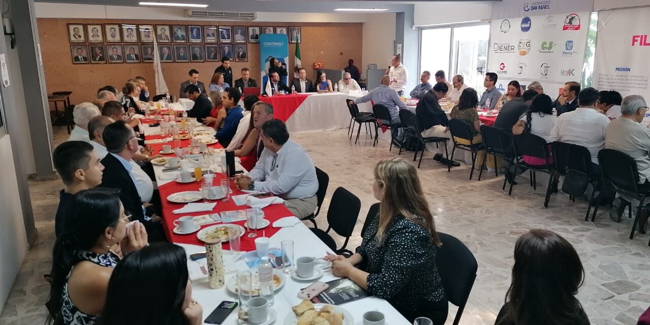 Se reúne titular del IMSS Nayarit con miembros del Colegio de Contadores de la entidad