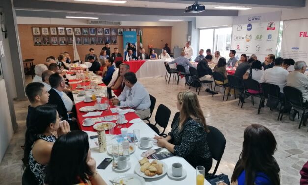 Se reúne titular del IMSS Nayarit con miembros del Colegio de Contadores de la entidad