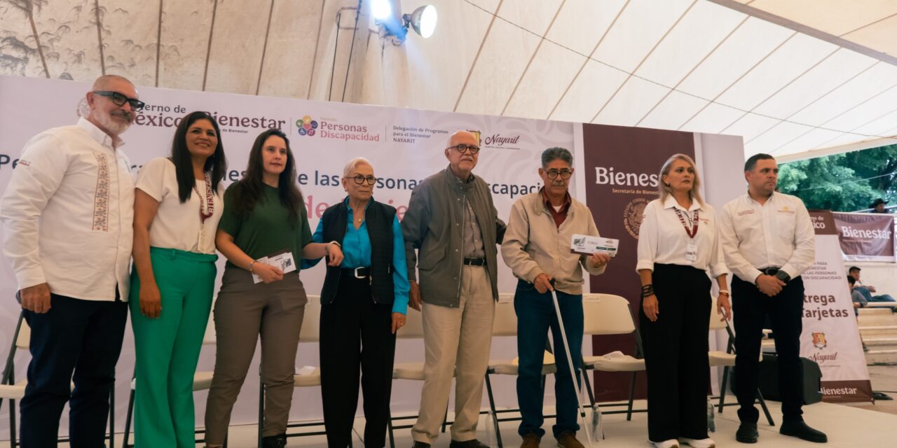 Entregan Miguel Ángel Navarro y Beatriz Estrada 861 pensiones del Bienestar a personas con discapacidad en Tepic