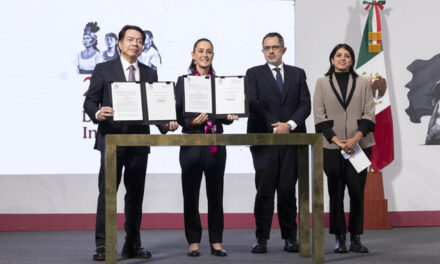 Presidenta firma decretos que mejoran las condiciones laborales del magisterio: Se facilita la movilidad y se reduce la edad de jubilación