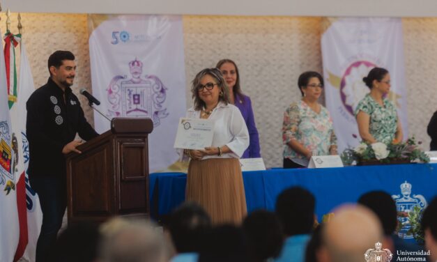 ¡Reconocimiento al esfuerzo, compromiso y entrega en favor de la formación del estudiantado y desarrollo de la Universidad!