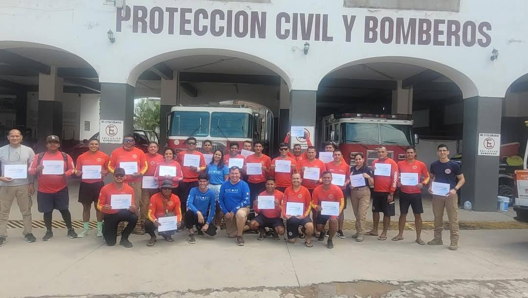 Capacitan a salvavidas por anidación de tortugas