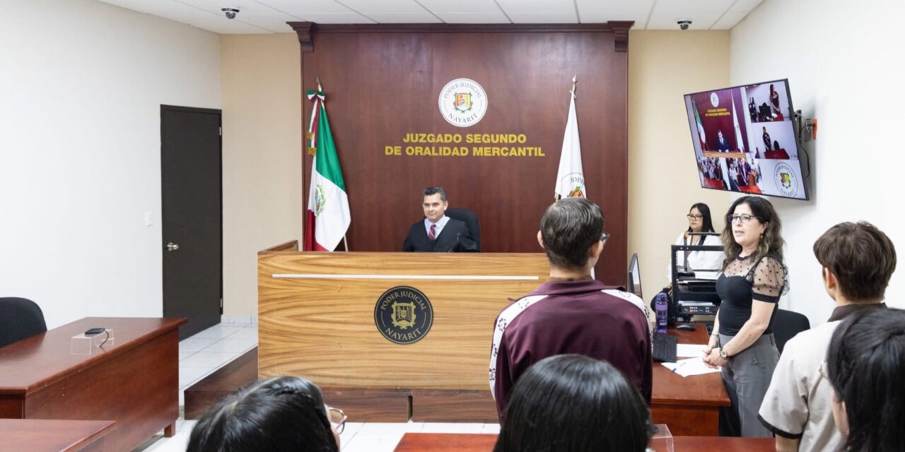 Del aula al tribunal: estudiantes participan en simulación de juicio oral