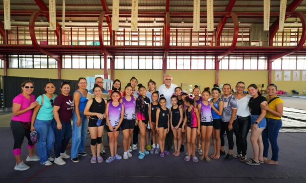 Visita sorpresa con resultados inmediatos: Miguel Ángel Navarro impulsa mejoras al polideportivo donde entrenan niñas gimnastas en Tepic