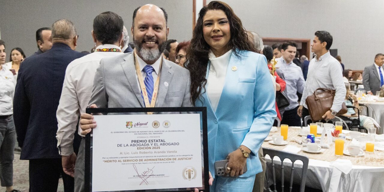 Reconocen trayectoria del juez Aranda Varela en el marco del Premio Estatal del abogado