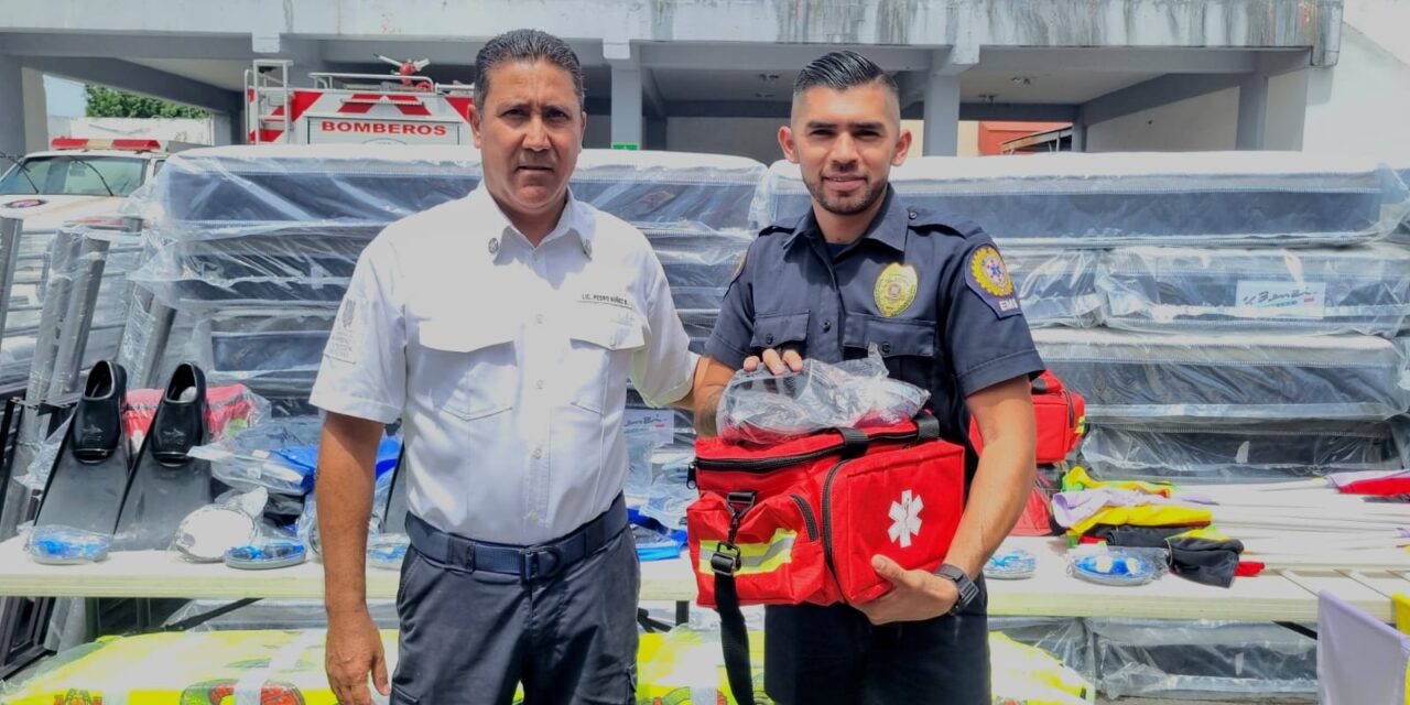 Entrega Gobierno del Estado equipamiento para guardavidas en zonas costeras y turísticas de Nayarit