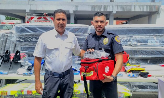 Entrega Gobierno del Estado equipamiento para guardavidas en zonas costeras y turísticas de Nayarit