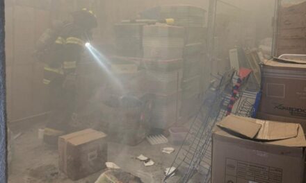 Controla Protección Civil y Bomberos Incendio en tienda Waldo´s