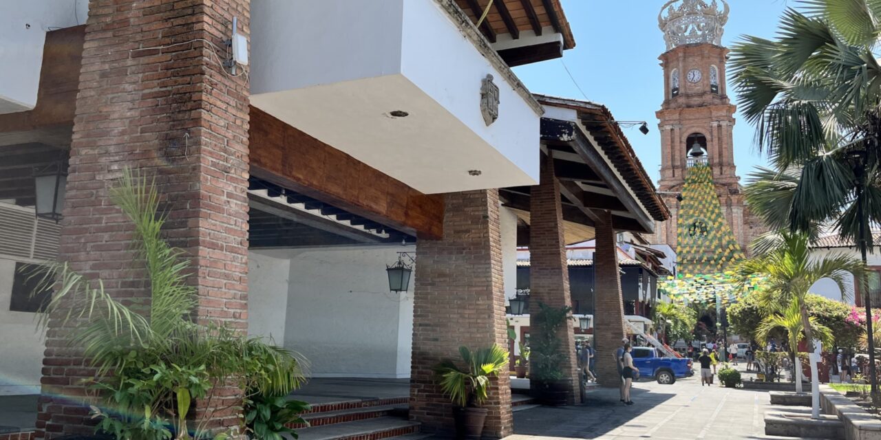 AYUNTAMIENTO DE PUERTO VALLARTA BRINDA APOYO A MUJER LESIONADA EN ACCIDENTE DE RZR