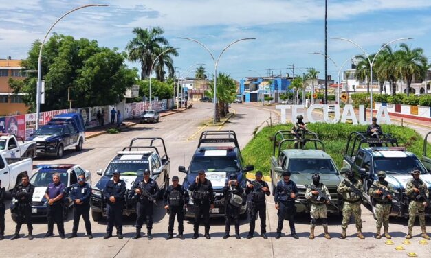 Agentes de Movilidad resguardan la vida de motociclistas en Nayarit