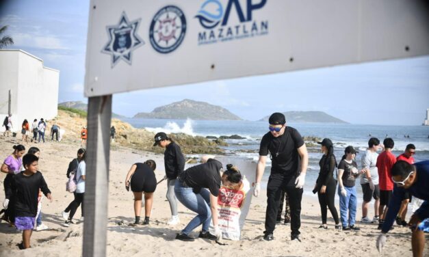 Juventud mazatleca impulsa jornadas de limpieza en Playa Pinitos