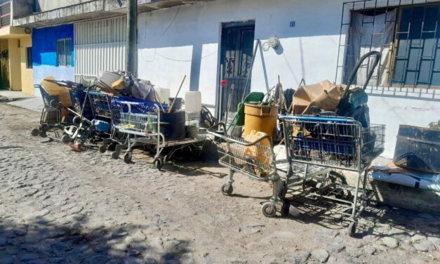 OPERATIVO DE LIMPIEZA DE ACUMULADORES LLEGA A LA COLONIA COMERCIANTES