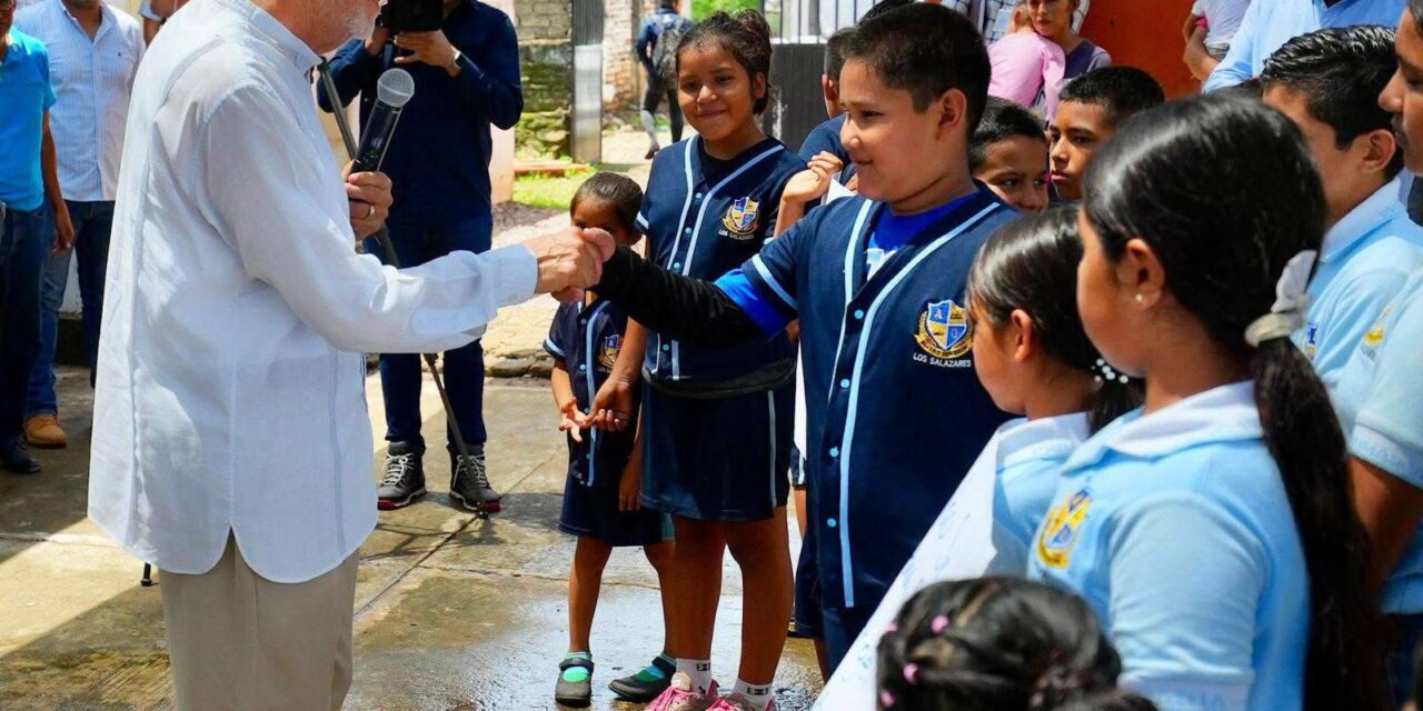 ESCUELAS DIGNAS PARA CONSTRUIR UN FUTURO DE OPORTUNIDADES