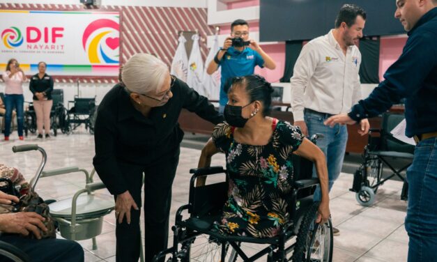 Entrega Beatriz Estrada aparatos de movilidad y prótesis que transforman vidas