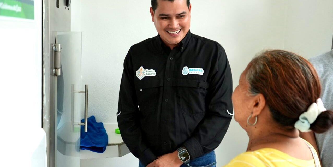 REINAUGURA CARLOS RUIZ EL GOGOMÁTICO EN LA COLONIA BUGAMBILIAS
