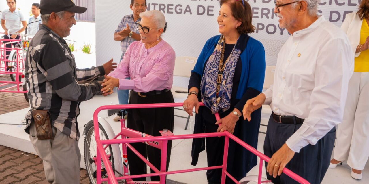 NAVARRO Y BEATRIZ ENTREGAN TRICICLOS, PERMISOS Y APOYOS PARA IMPULSAR LA PROSPERIDAD EN NAYARIT