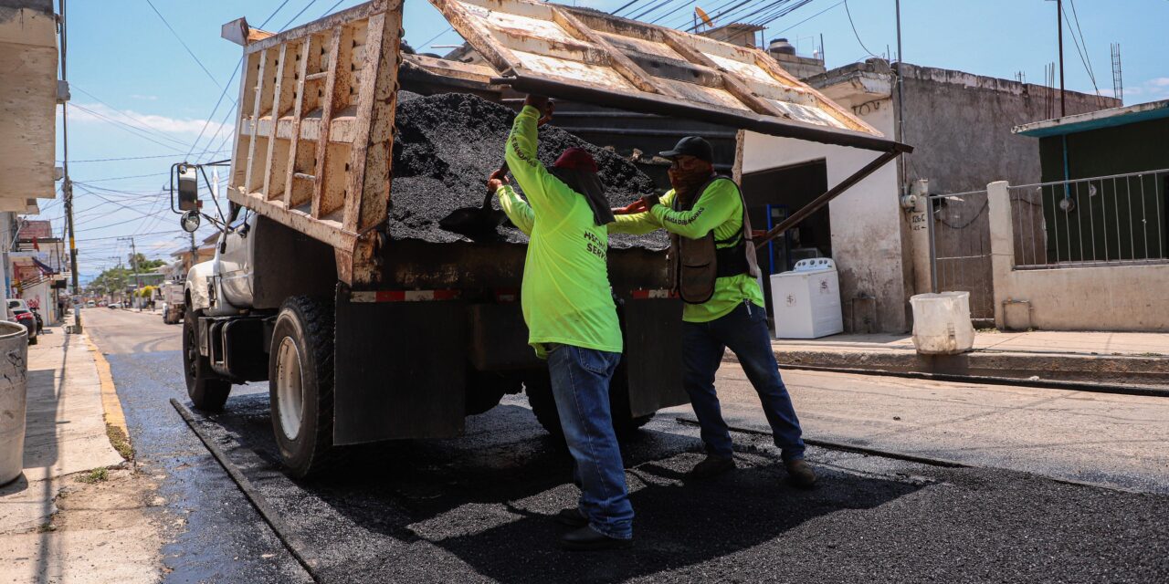 BAHÍA DE BANDERAS CONTINÚA CON EL PROGRAMA INTENSIVO DE BACHEO EN AVENIDAS PRINCIPALES