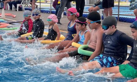 ¡Más de 400 niños disfrutan el Curso Intensivo de Natación en Mazatlán!
