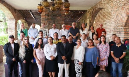 TOMAN PROTESTA LOS MIEMBROS DE LA PRIMERA MESA DIRECTIVA DE CANACO SERVYTUR DELEGACIÓN XALISCO