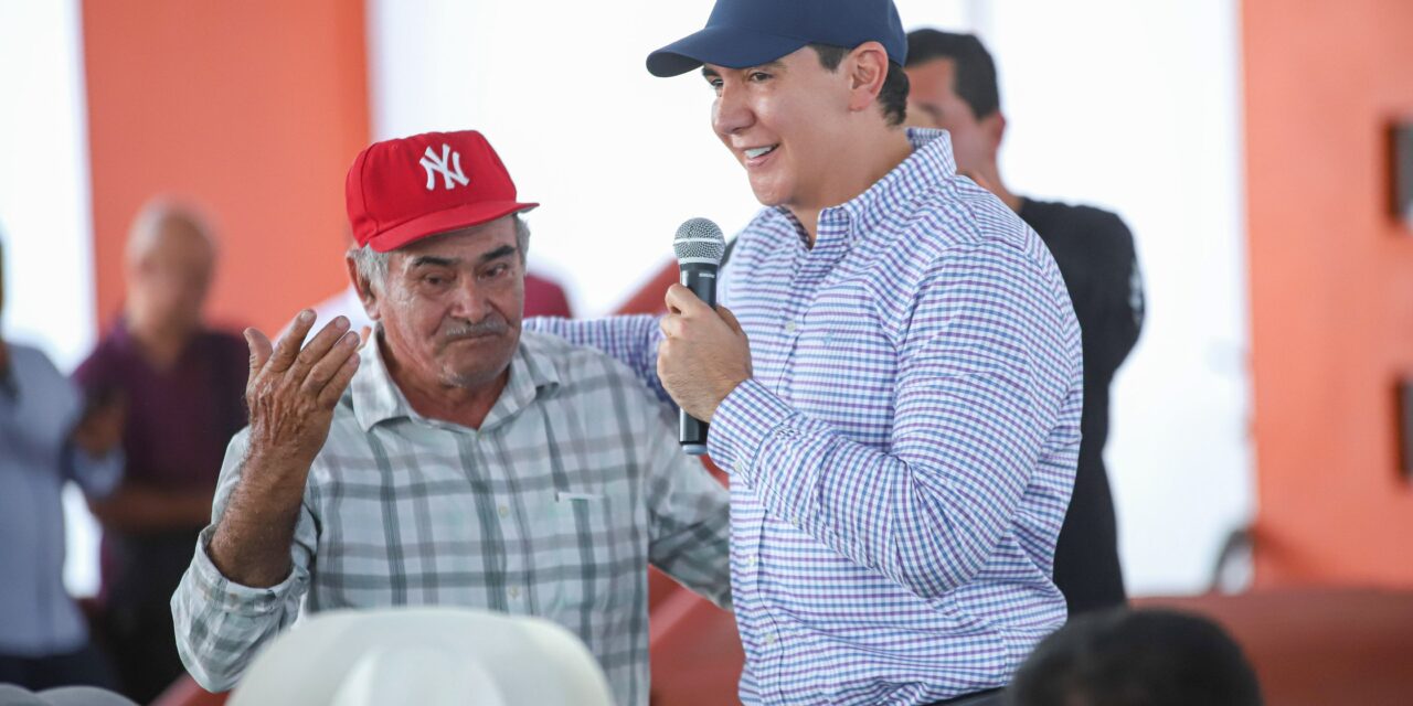Héctor Santana entrega láminas del programa “Mejora tu Vivienda” a más de 500 familias de Bahía de Banderas