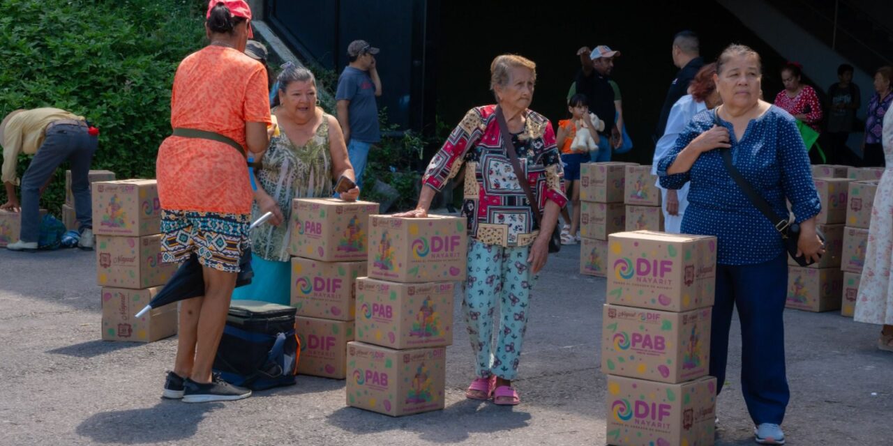 Familias agradecen a Beatriz Estrada por mejorar sus vidas con la entrega de dotaciones alimentarias