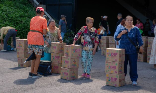 Familias agradecen a Beatriz Estrada por mejorar sus vidas con la entrega de dotaciones alimentarias