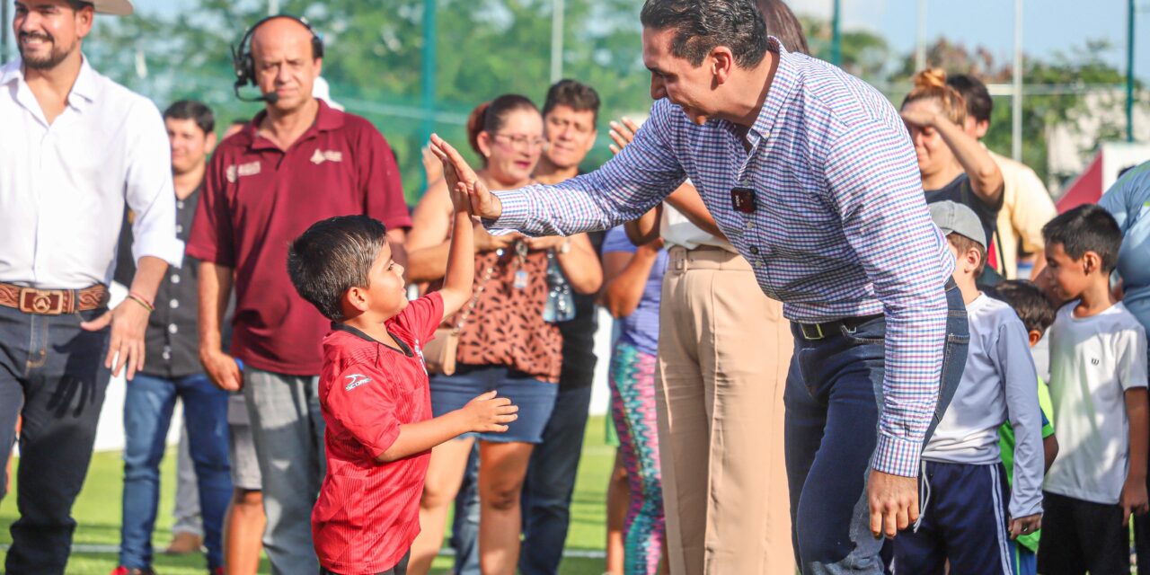 Héctor Santana entrega cancha de fútbol rápido en Altavela