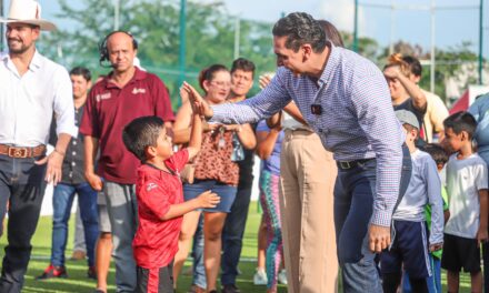 Héctor Santana entrega cancha de fútbol rápido en Altavela