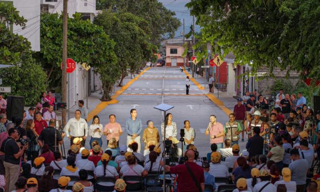 Héctor Santana entrega la nueva calle Independencia en San Vicente