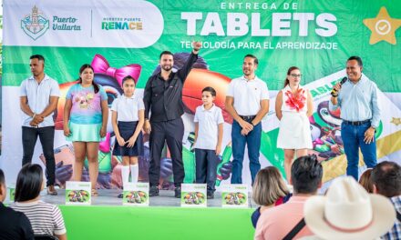 Luis Munguía cumple: Más de 3 mil tablets entregadas a estudiantes de primaria