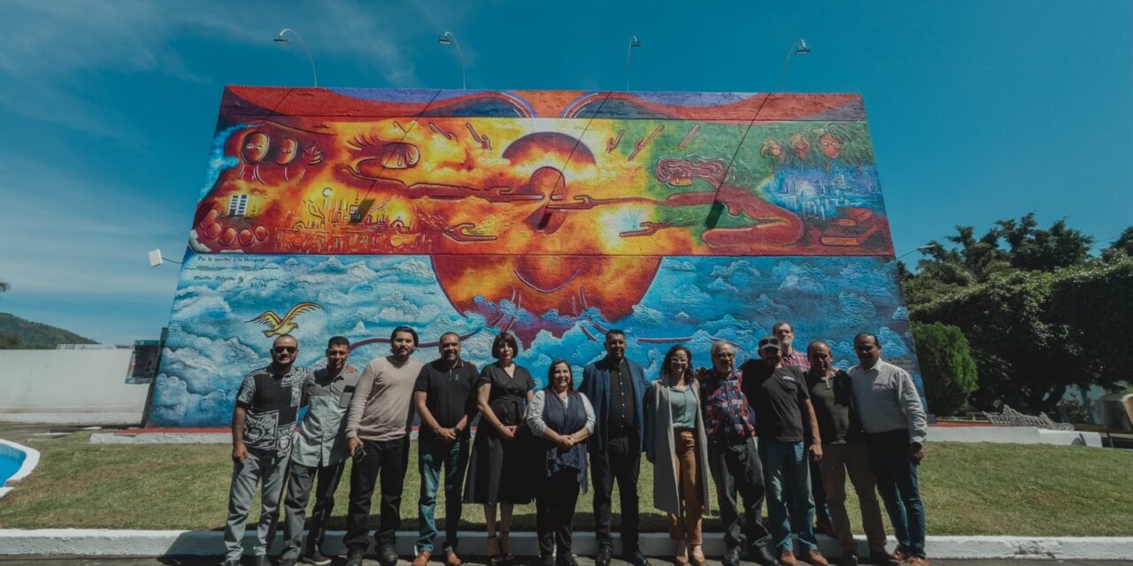 Entrega del mural “Por lo Nuestro a la Universal”