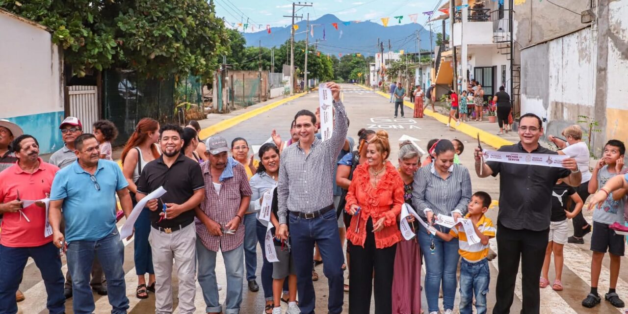 Héctor Santana inaugura la Calle 16 de Septiembre en Santa Rosa Tapachula