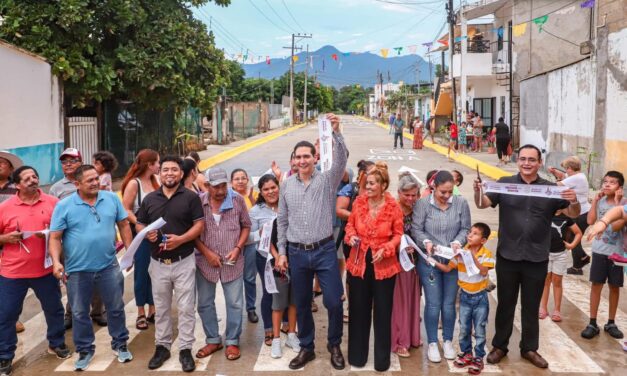 Héctor Santana inaugura la Calle 16 de Septiembre en Santa Rosa Tapachula