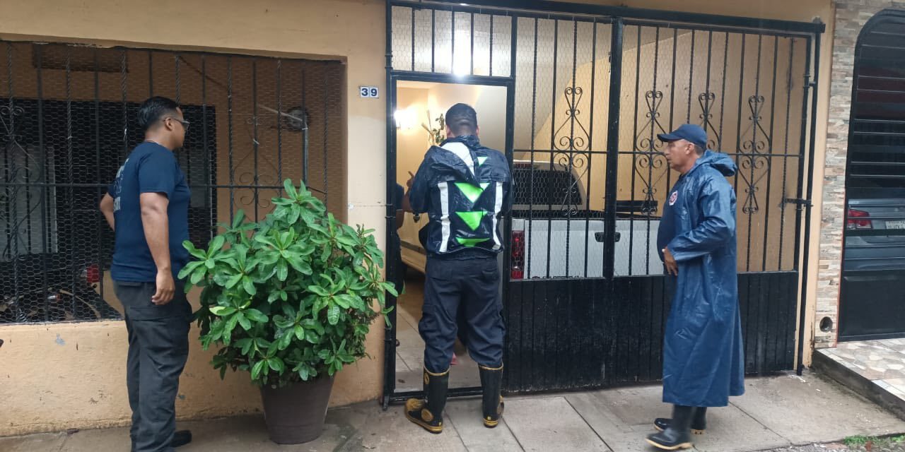 Bomberos de Nayarit responden a reportes por afectaciones de la lluvia