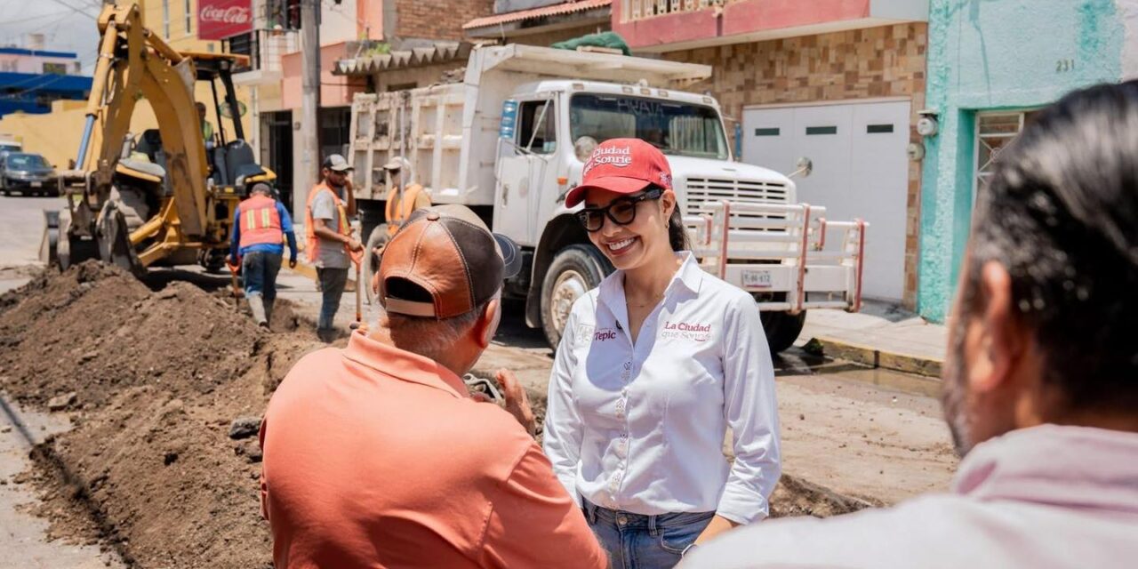 GERALDINE PONCE SUPERVISA REHABILITACIÓN DE DRENAJE SANITARIO EN SAN ANTONIO