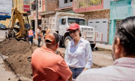 GERALDINE PONCE SUPERVISA REHABILITACIÓN DE DRENAJE SANITARIO EN SAN ANTONIO
