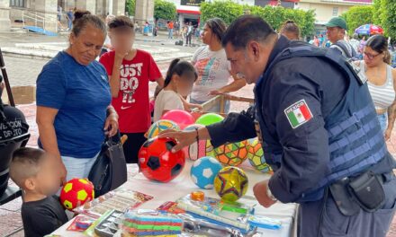 TEPIC DICE “SÍ AL DESARME, SÍ A LA PAZ”: NIÑAS Y NIÑOS INTERCAMBIAN JUGUETES BÉLICOS POR JUEGOS SEGUROS