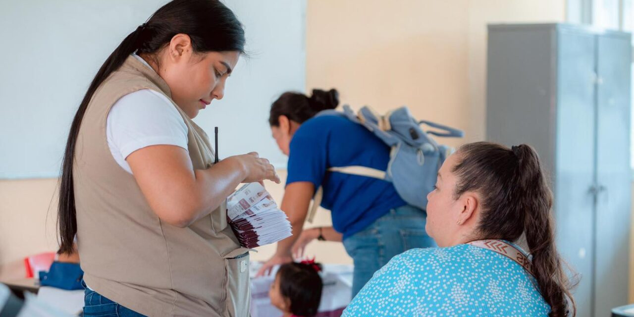 BECAS “RITA CETINA” LLEGAN A ESCUELAS DE NAYARIT