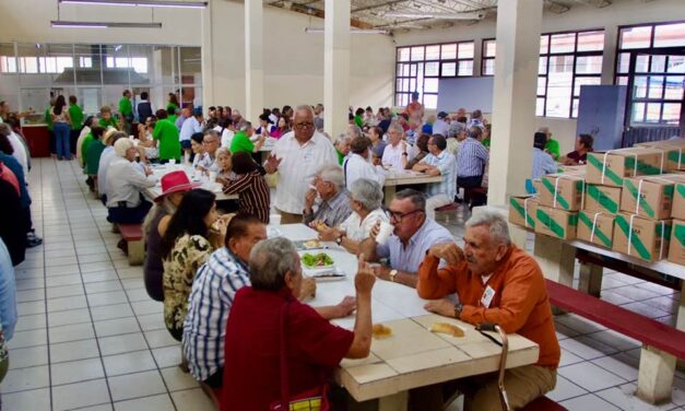 HOMENAJE A LA VOCACIÓN DOCENTE EN XALISCO