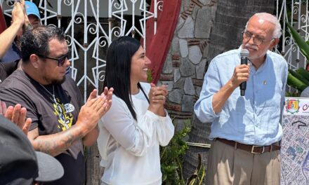 GOBERNADOR NAVARRO CUMPLE A VECINOS DE LA COLONIA ORIENTAL