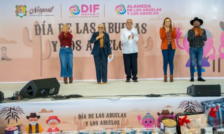 BEATRIZ ESTRADA Y MIGUEL ÁNGEL NAVARRO FESTEJAN EL DÍA DEL ABUELO