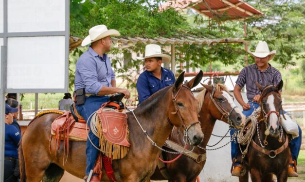 EL COLORADO SE VISTE DE FIESTA PARA SUS TRADICIONALES PASEADAS