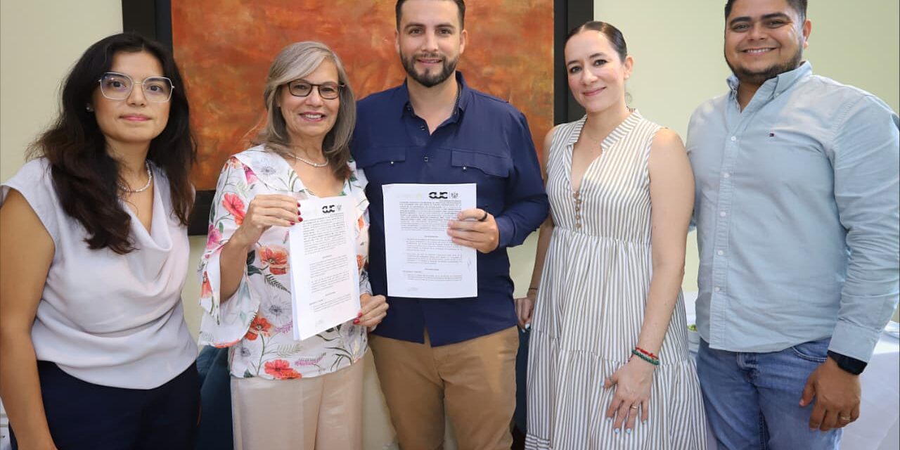 MUNGUÍA FIRMA CONVENIO DE PRÁCTICAS PROFESIONALES CON EL CENTRO UNIVERSITARIO DE LA COSTA