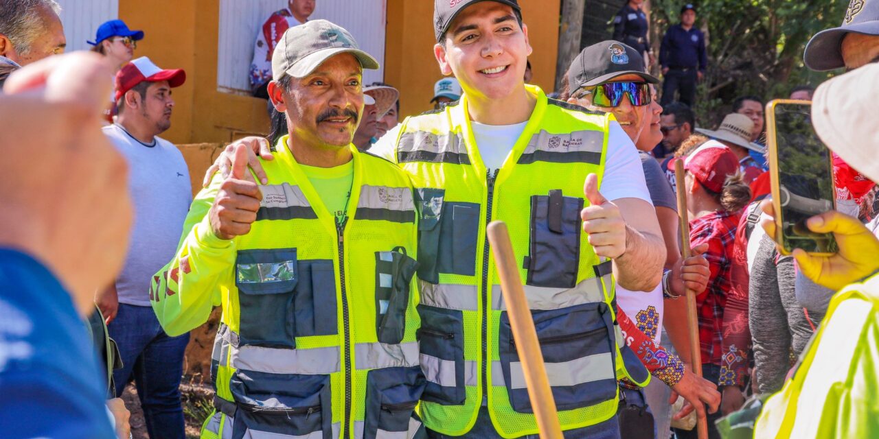 HÉCTOR SANTANA LIDERA JORNADA DE LIMPIATÓN EN MEZCALES