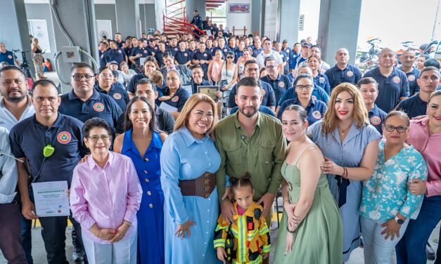 MUNGUÍA RECONOCE LA VALIENTE LABOR DE LOS BOMBEROS EN SU DÍA