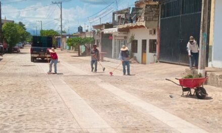 LIMPIEZA DE VIALIDADES EN LAS VARAS PARA UNA MEJOR IMAGEN URBANA