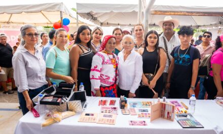 Acerca Beatriz Estrada más de 6 mil 500 apoyos y servicios a comunidades alejadas de Ruiz